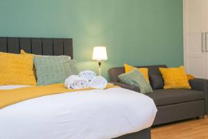 Trendy 1BR in West Kensington -opposite Station