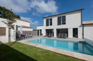 Villa 4 chbres avec piscine (10)