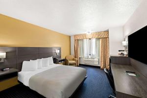 Queen Room - Accessible/Nonsmoking room in Quality Inn North Platte