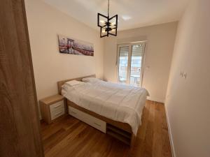 White Homes 4971 - Central Point