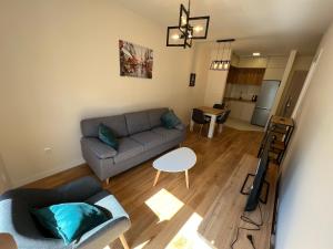 White Homes 4971 - Central Point