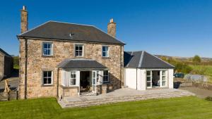 Stunning 4 Bedroom Farmhouse