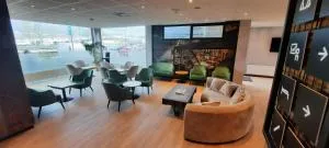 B&B HOTEL Mons Gare - 吉斯朗恩