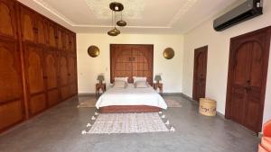 Villa Scil de luxe, Piscine chauffée, 3 Suites, Hamam, Jacuzzi extérieur, salle de sport, vue sur lAtlas, Parkings Privé, Pas de Vis à Vis !