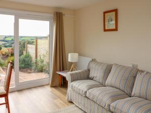 Awalek, Cumber Close