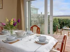 Awalek, Cumber Close - Soar