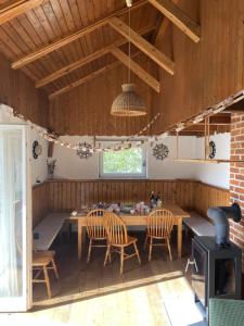 Cosy countryside cottage with indoor fireplace
