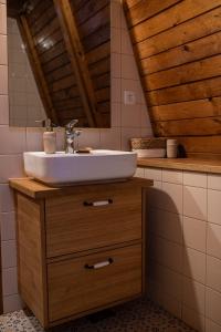 Cosy countryside cottage with indoor fireplace