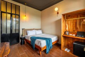 Minimalist One Hauz Khas Village