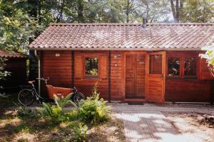 Sfeervolle blokhut met fijne buitenruimte @ Veluwe - 3hvězdičkové hotely ve městě Epe
