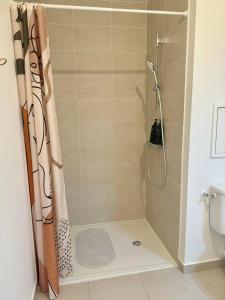 Studio moderne et tout équipé, proche du RER, Paris & aéroport dOrly en 20 min, lit bébé sur demande