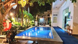 Phòng Gia đình Nhìn ra Vườn (Family Room with Garden View)