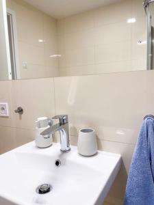 FREE PARKING apt with GRAND TERRACE