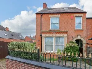 Peak House - Coddington