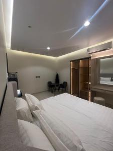 شقق الرمادية