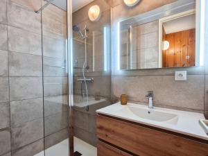 Appartement rénové 2 pièces pour 6, balcon proche pistes et commerces - FR-1-425-158