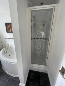 Spacious House Near Cambridge - Free Parking & Garden - Cambridge Homehost