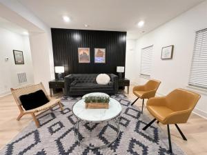 5 Min to Broadway Game & Ping-Pong Parking