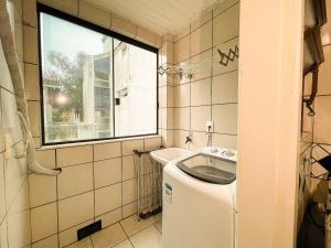 Apê com AC, Garagem | 300m Praia de Canasvieiras