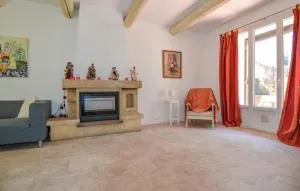 Maison de Village avec jardin dans Centre historique - Lamanon