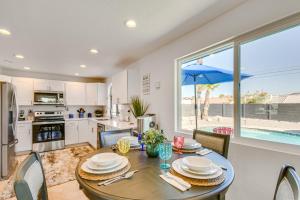 about 5 Mi to Lake Havasu Family Home with Fenced Yard!