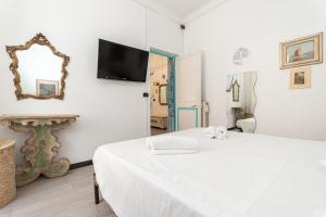 Apartment Steps from the Galliera Hospital and the Historic Center