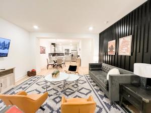 5 Min to Broadway Game & Ping-Pong Parking