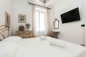 Apartment Steps from the Galliera Hospital and the Historic Center