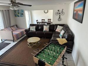 Charming 3 Bedroom Farmhouse Retreat with Open Deck