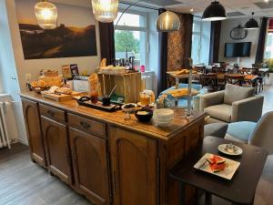 Hotels Logis Hotel de Paris : photos des chambres