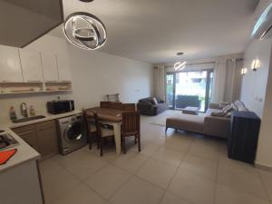 غرفتين مرينا مراسي ويست