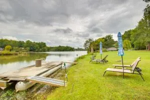 Cottage with Fire Pit and Lake Access in Waterloo! - 格林伍德