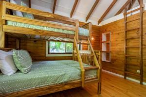 Casa Serena - Tranquil Jungle Gem Near the Beach