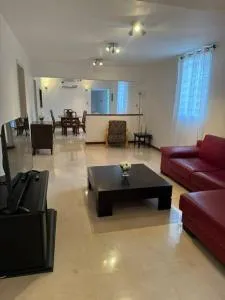 Amplia y moderna casa en Urb Chuao - Caruao