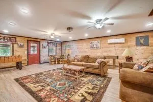 North Georgia Mtn Escape with Hot Tub and Games! - Batesville