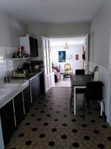 Maisons de vacances Maison de pecheur avec jardin a 100m de la petite mer de Gavres : photos des chambres