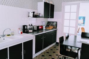 Maisons de vacances Maison de pecheur avec jardin a 100m de la petite mer de Gavres : photos des chambres