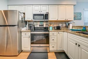 1st-Floor Condo with Pool on Intracoastal Waterway!