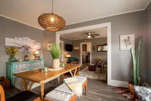 Quick Trip Getaway - Fun Southwestern Vibe - Walkable to Downtown Lake Geneva - Parking - East Troy