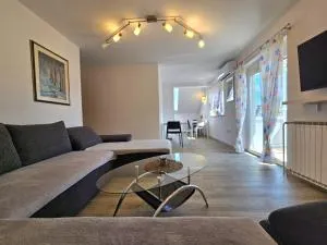 Green Hill Apartments - Breg