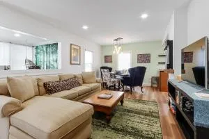 Newly Renovated - Private Home in the Heart of Downtown Lake Geneva - Dog Friendly - Secluded Back Deck - Burlington