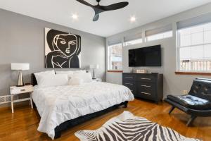 Rooftop On Main - Private Rooftop - Downtown Lake Geneva - Renovated Midcentury Modern - Parking for 2