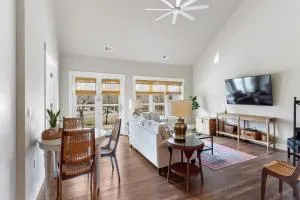 Fontana Harbor 168 - Balcony - 7 Min Walk to Beach - New Condo Building Next to The Abbey Resort - Walworth