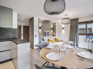 Appartements Appartement moderne, proche des pistes avec 2 chambres, Wi-Fi et parking a Courchevel Le Praz - FR-1-568-50 : photos des chambres
