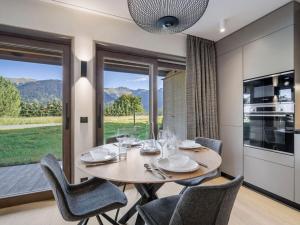 Appartements Appartement moderne, proche des pistes avec 2 chambres, Wi-Fi et parking a Courchevel Le Praz - FR-1-568-50 : photos des chambres