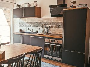 Gîte paisible avec piscine, terrasse et Wifi en pleine forêt pour 4 pers - FR-1-589-662