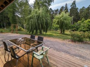Maisons de vacances Gite paisible avec piscine, terrasse et Wifi en pleine foret pour 4 pers - FR-1-589-662 : photos des chambres