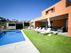 Paradise Island by CanaryScape