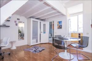 Terrace Duplex at Sagrada Familia by PriorityVillas