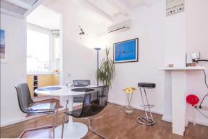 Terrace Duplex at Sagrada Familia by PriorityVillas